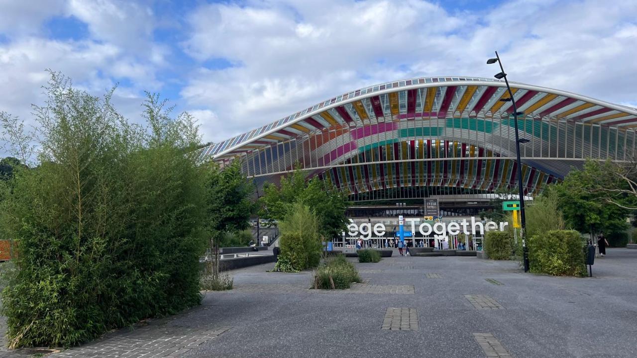 Paradis Express Neuf Face Aux Guillemins Liege Exterior photo